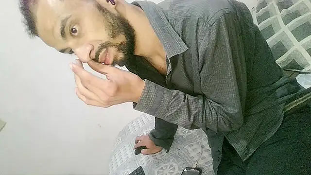 Snapshot of UncutToyBoy23cm chatting on October 15, 2025, 8:00 am UncutToyBoy23cm online show from October 15, 2025, 8:00 am