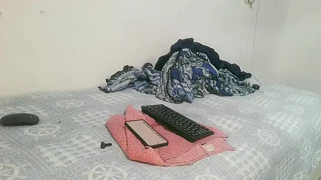 Snapshot of UncutToyBoy23cm chatting on October 10, 2025, 5:14 pm UncutToyBoy23cm online show from October 10, 2025, 5:14 pm