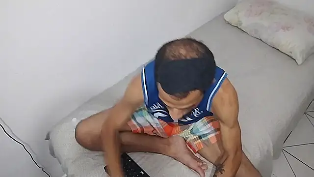 Snapshot of UncutToyBoy23cm chatting on March 3, 2025, 8:19 am UncutToyBoy23cm online show from March 3, 2025, 8:19 am