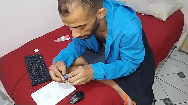 Snapshot of UncutToyBoy23cm chatting on March 11, 2025, 4:08 am UncutToyBoy23cm online show from March 11, 2025, 4:08 am