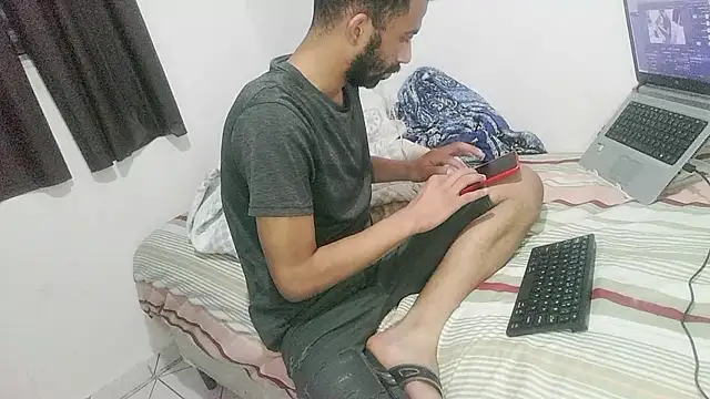 Snapshot of UncutToyBoy23cm chatting on November 2, 2025, 10:04 pm UncutToyBoy23cm online show from November 2, 2025, 10:04 pm