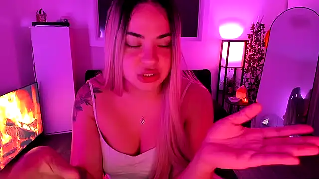 MelSaunders online show from November 18, 2025, 12:26 am