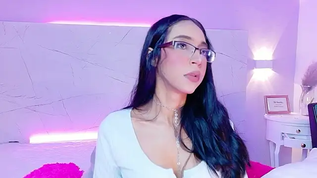 AbrilBrent online show from December 3, 2025, 7:24 pm