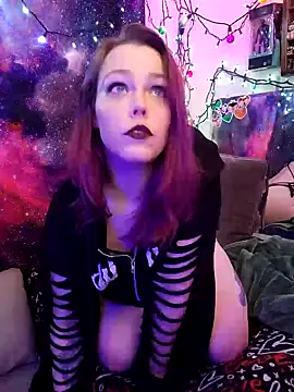 Snapshot of EverlyEster chatting on January 30, 2025, 10:19 am EverlyEster online show from January 30, 2025, 10:19 am