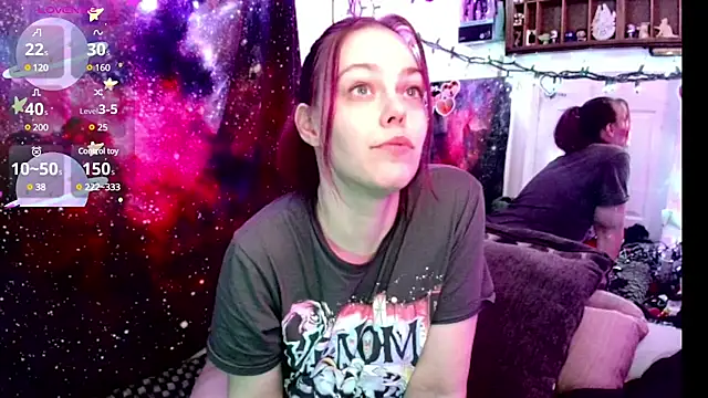 Snapshot of EverlyEster chatting on January 19, 2025, 10:28 am EverlyEster online show from January 19, 2025, 10:28 am