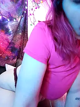 Snapshot of EverlyEster chatting on December 8, 2024, 9:57 am EverlyEster online show from December 8, 2024, 9:57 am