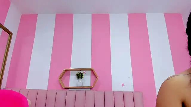 ISABELLA 020 online show from February 4, 2026, 12:33 pm