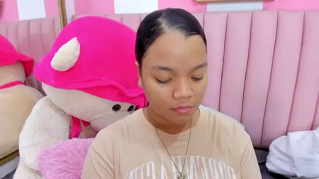 ISABELLA 020 online show from December 15, 2025, 12:44 pm