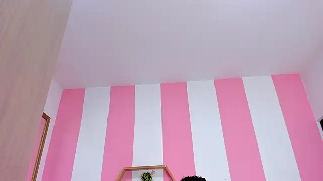 ISABELLA 020 online show from February 7, 2026, 12:57 pm