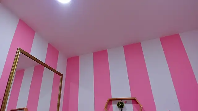 ISABELLA 020 online show from October 25, 2025, 1:45 pm