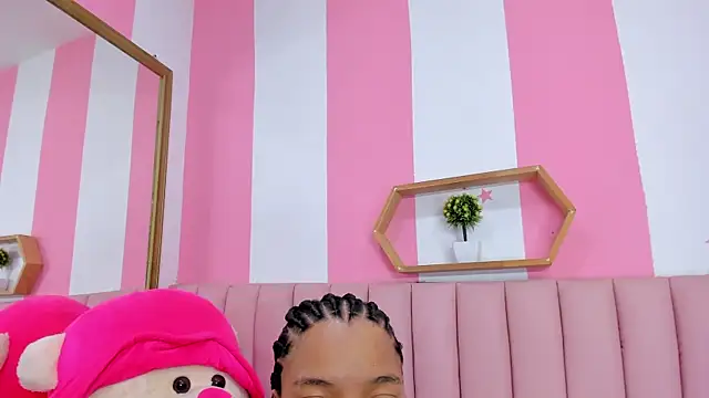 ISABELLA 020 online show from April 9, 2026, 12:22 pm