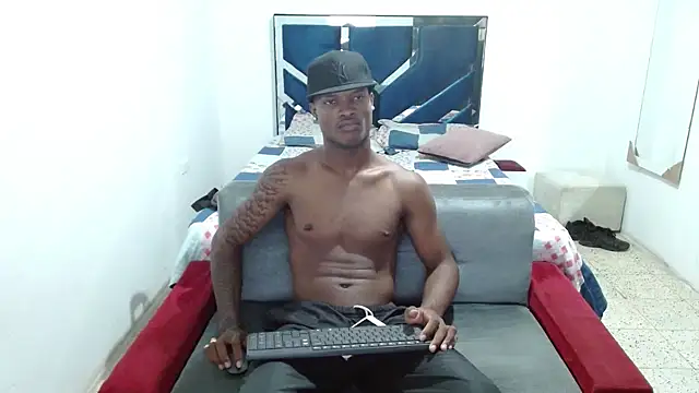 MiguelAngelxl online show from October 14, 2025, 6:19 pm