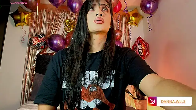 Dannawells online show from December 15, 2025, 7:20 pm