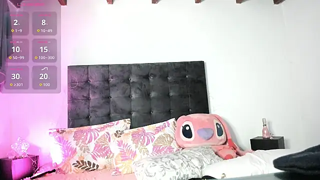 Kylie2211 online show from October 24, 2025, 4:17 pm