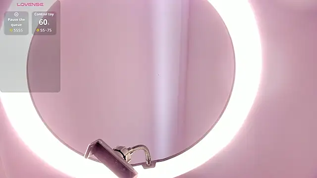 Kylie2211 online show from April 14, 2026, 8:25 pm