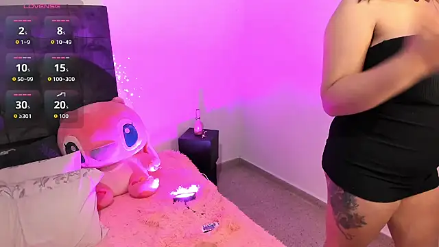 Kylie2211 online show from October 28, 2025, 12:55 am