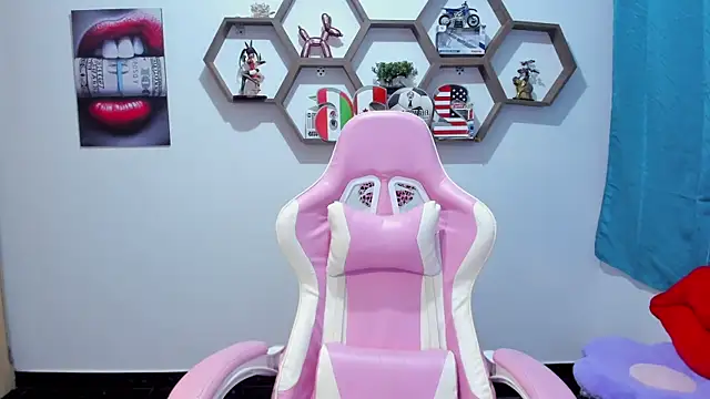 SharonSander online show from July 16, 2026, 11:24 pm