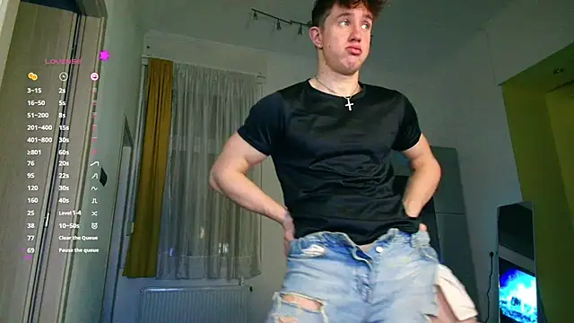 ChristianLevine  online show from October 30, 2025, 7:44 pm