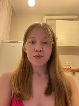 Snapshot of Eva_Weyne chatting on April 27, 2026, 8:29 pm Eva Weyne online show from April 27, 2026, 8:29 pm