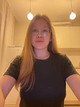 Eva Weyne online show from October 12, 2025, 8:32 pm