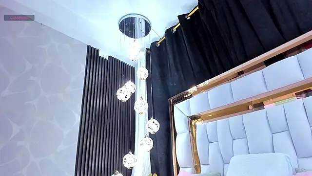 SarayRoyse online show from January 9, 2026, 7:32 pm