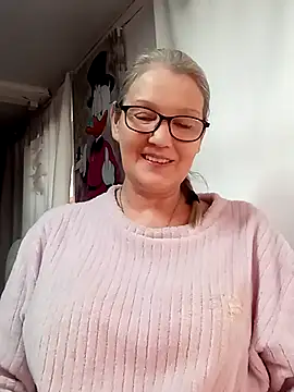 irinamaux online show from February 13, 2026, 12:05 pm