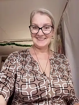 irinamaux online show from November 29, 2025, 10:54 pm