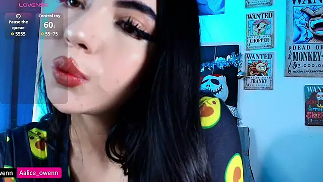 Aliceowenn online show from December 17, 2025, 9:09 pm