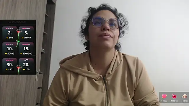 Snapshot of Anne_purple chatting on December 4, 2025, 3:55 pm Anne purple online show from December 4, 2025, 3:55 pm