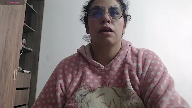 Snapshot of Anne_purple chatting on November 18, 2025, 4:10 pm Anne purple online show from November 18, 2025, 4:10 pm