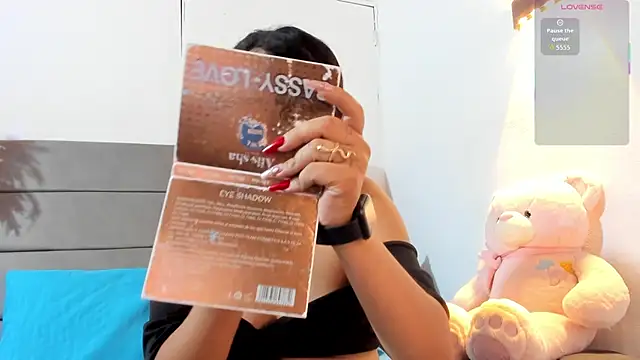 Snapshot of Julieta_Coopeer_ chatting on March 21, 2026, 10:42 am Julieta Coopeer online show from March 21, 2026, 10:42 am