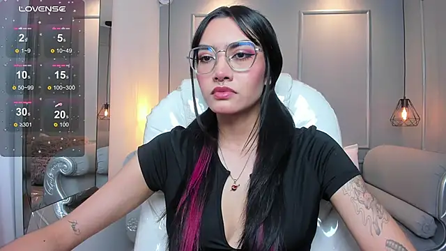 AzuraKindong online show from November 13, 2025, 7:29 pm