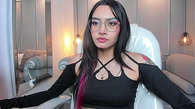 AzuraKindong online show from November 12, 2025, 7:18 pm