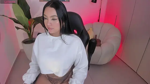 sarawinstone online show from October 31, 2025, 11:33 pm