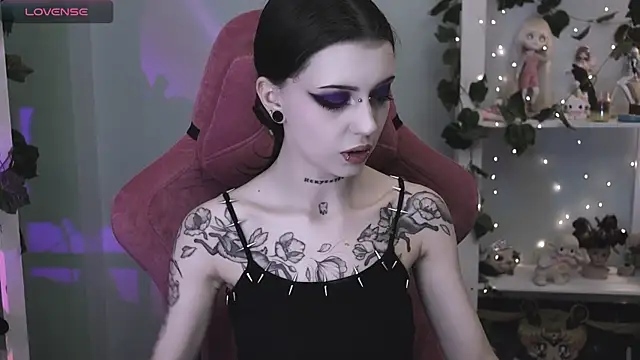 prettybones online show from June 22, 2026, 9:45 pm