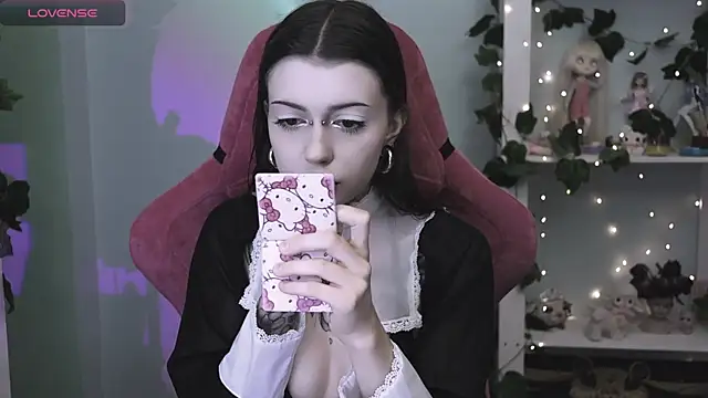 prettybones online show from June 15, 2026, 9:58 pm
