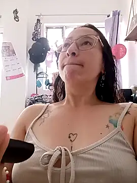 Snapshot of emilypoppy3 chatting on May 8, 2026, 12:42 pm emilypoppy3 online show from May 8, 2026, 12:42 pm
