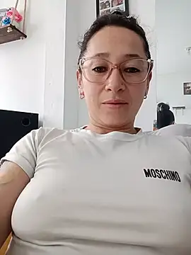 Snapshot of emilypoppy3 chatting on May 13, 2026, 7:10 pm emilypoppy3 online show from May 13, 2026, 7:10 pm