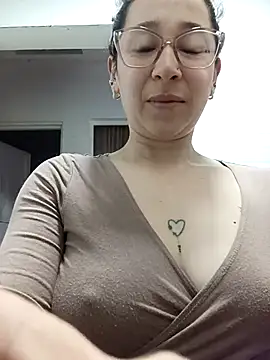 Snapshot of emilypoppy3 chatting on May 9, 2026, 12:52 pm emilypoppy3 online show from May 9, 2026, 12:52 pm