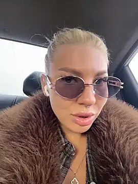 Snapshot of NewLale chatting on April 3, 2026, 3:24 am NewLale online show from April 3, 2026, 3:24 am