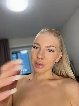 Snapshot of NewLale chatting on December 15, 2025, 3:01 am NewLale online show from December 15, 2025, 3:01 am