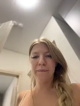 Snapshot of NewLale chatting on November 12, 2025, 12:20 pm NewLale online show from November 12, 2025, 12:20 pm