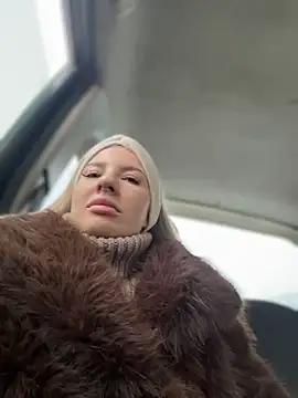 Snapshot of NewLale chatting on December 21, 2025, 3:30 am NewLale online show from December 21, 2025, 3:30 am