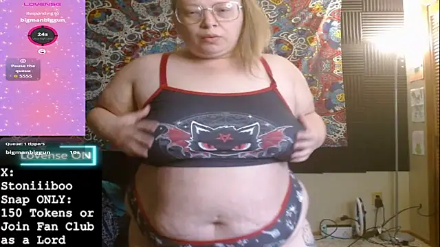 Snapshot of Stoniiiboo chatting on March 3, 2026, 3:52 pm Stoniiiboo online show from March 3, 2026, 3:52 pm