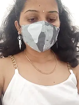 Snapshot of Angleannie chatting on October 17, 2025, 8:39 am Angleannie online show from October 17, 2025, 8:39 am