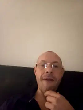 Snapshot of Guitccch chatting on April 8, 2026, 2:35 am Guitccch online show from April 8, 2026, 2:35 am