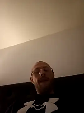 Snapshot of Guitccch chatting on April 15, 2026, 8:09 pm Guitccch online show from April 15, 2026, 8:09 pm