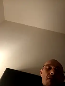 Snapshot of Guitccch chatting on April 9, 2026, 8:48 pm Guitccch online show from April 9, 2026, 8:48 pm