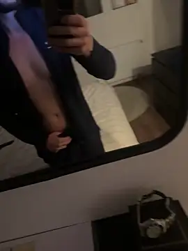 Snapshot of Guitccch chatting on October 28, 2025, 2:34 am Guitccch online show from October 28, 2025, 2:34 am