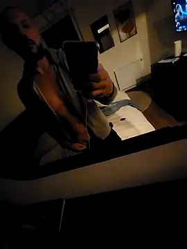 Snapshot of Guitccch chatting on November 22, 2025, 5:45 pm Guitccch online show from November 22, 2025, 5:45 pm